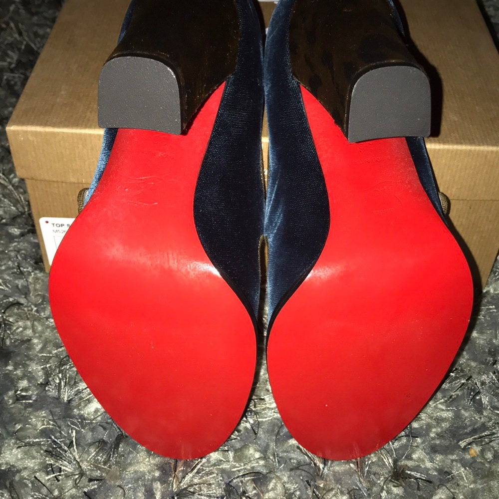 SOLD Louboutin top street velvet - Picture 3 of 7